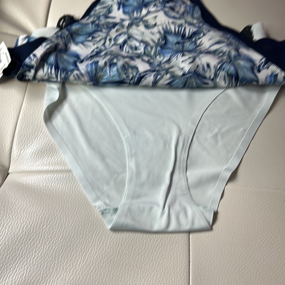 3 Vince Camuto ladies panties - Picture 9 of 9